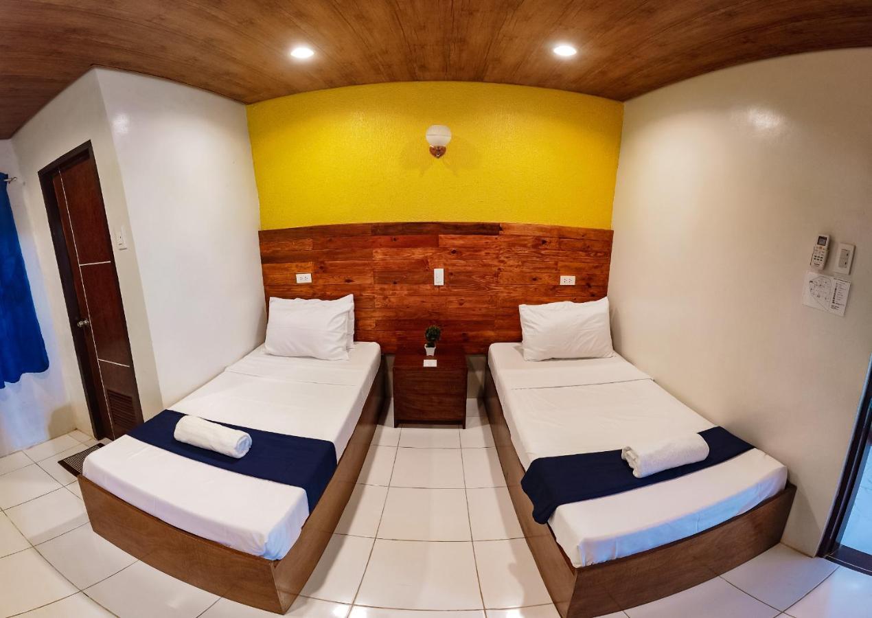 A&A Abe Bayfront Inn Coron Bagian luar foto